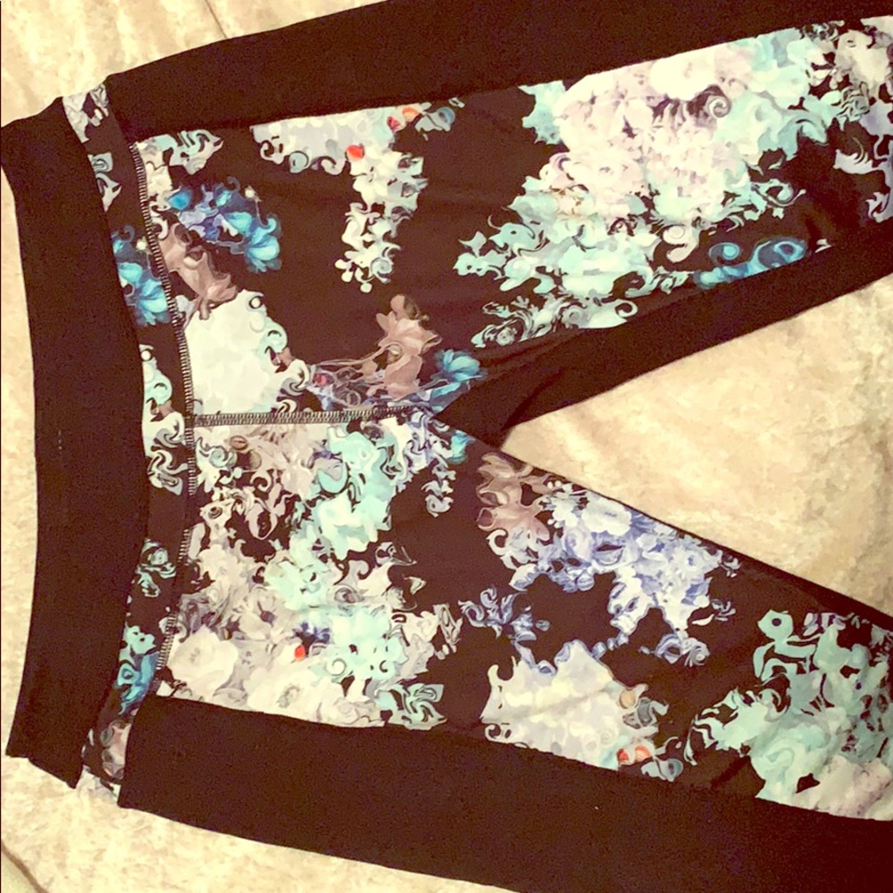 Cropped yoga pants